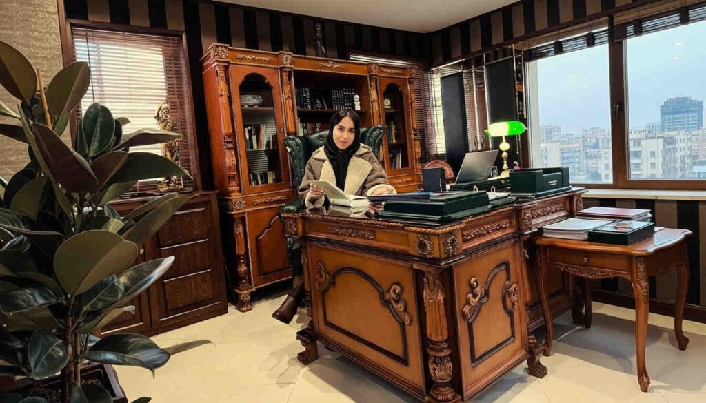 وکیل مرجان منصوری